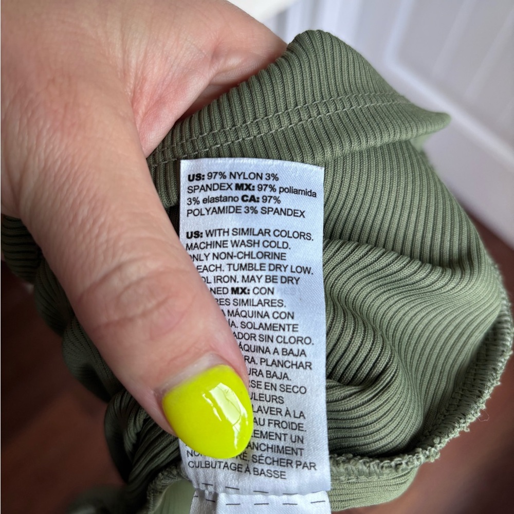 WHBM FORME Ribbed Stretch Tank - Picture 4 of 5
